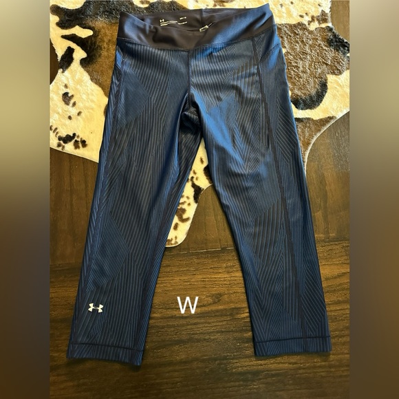Navy Under Armour Navy Capri Leggings Youth M - Picture 1 of 4